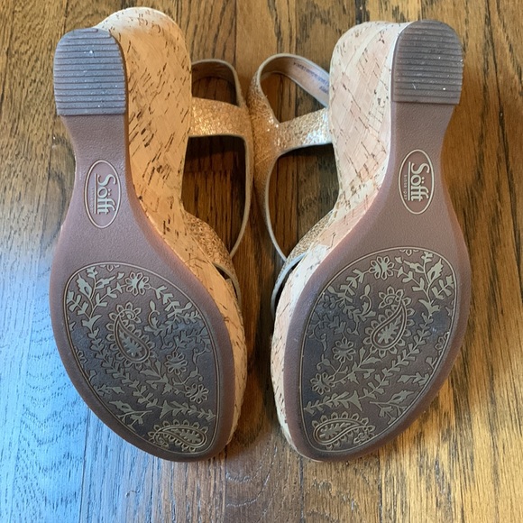 Golden colored platforms - Picture 8 of 8